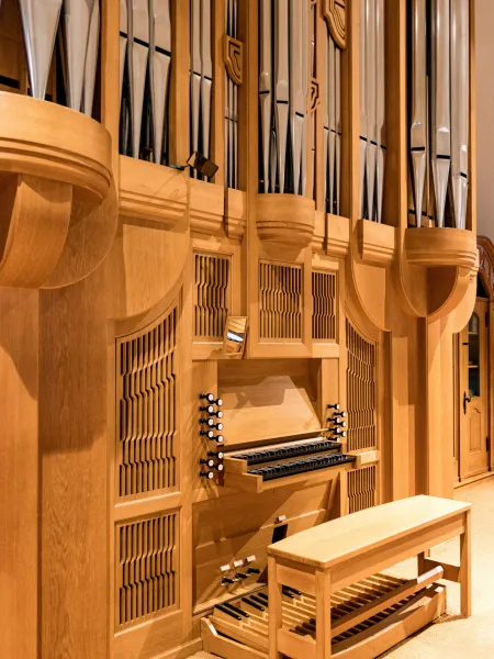 Spieltisch der Kuhn-Orgel, Katholische Kirche